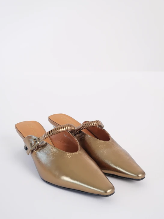 EPICA Damen Pumps ohne Absatz in Gold mit dekorativem Detail