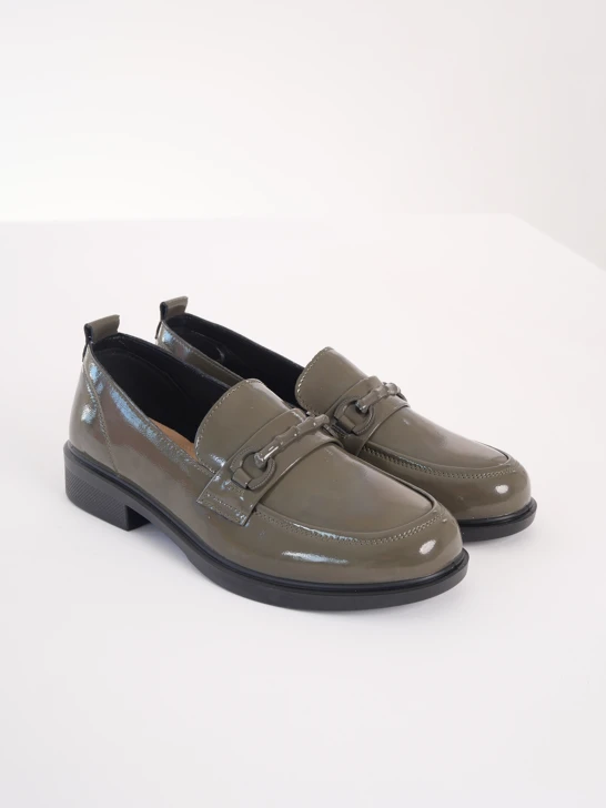 PASS khakifarbene Damen-Slipper mit Zierschnalle