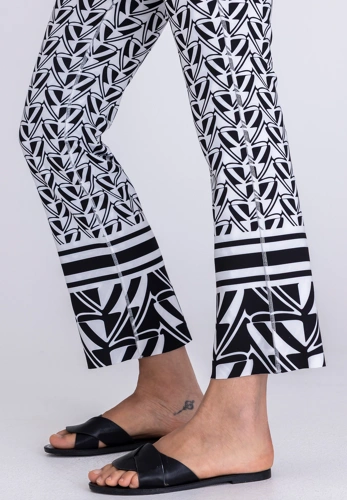 TUZZI COLLEGE schwarz-weiße Wendehose für Damen (4)