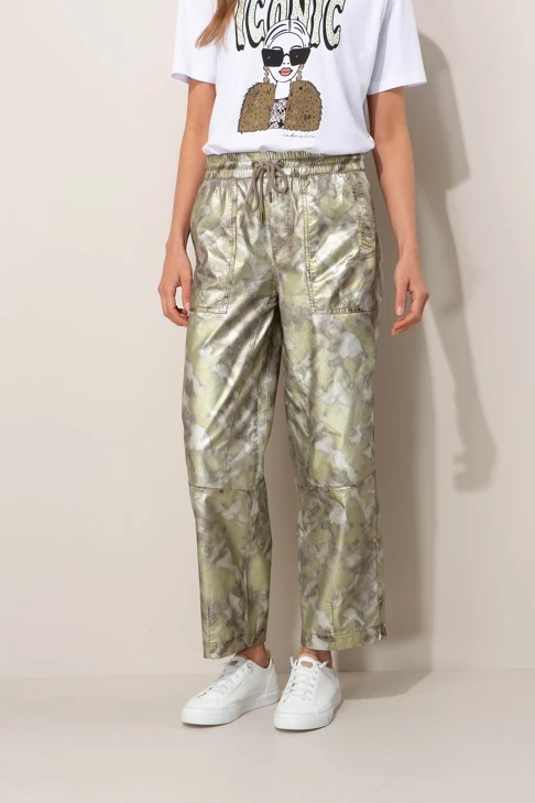 CATNOIR Damenhose mit metallischem Camouflage-Muster in Grün
