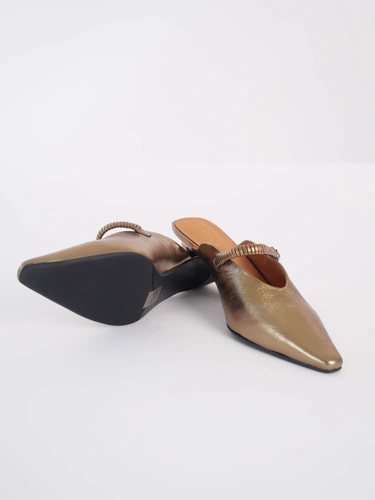 EPICA Damen Pumps ohne Absatz in Gold mit dekorativem Detail (4)