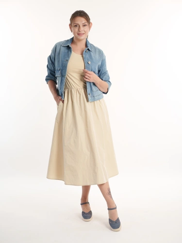 Romantischer Minimalismus mit einem Hauch von Jeans-Flair