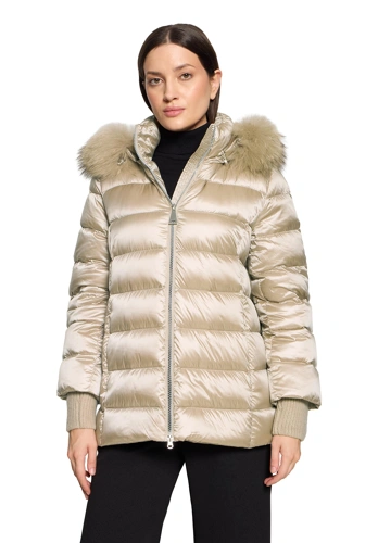 BETTY BARCLAY Damenjacke in Goldbeige mit Pelzbesatz an der Kapuze BETTY BARCLAY Damenjacke in Goldbeige mit Pelzbesatz an der Kapuze